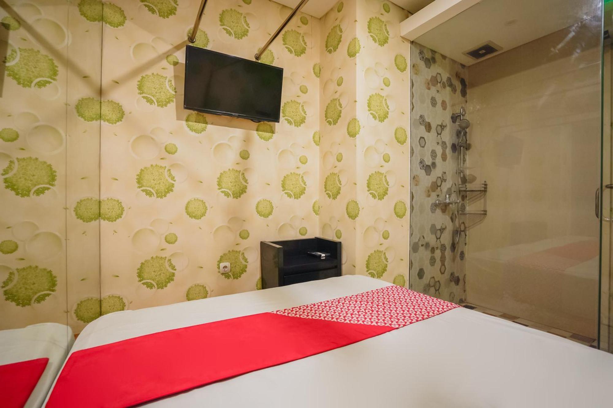 Super Oyo Capital O 92633 Spring Hotel Gubeng سورابايا المظهر الخارجي الصورة