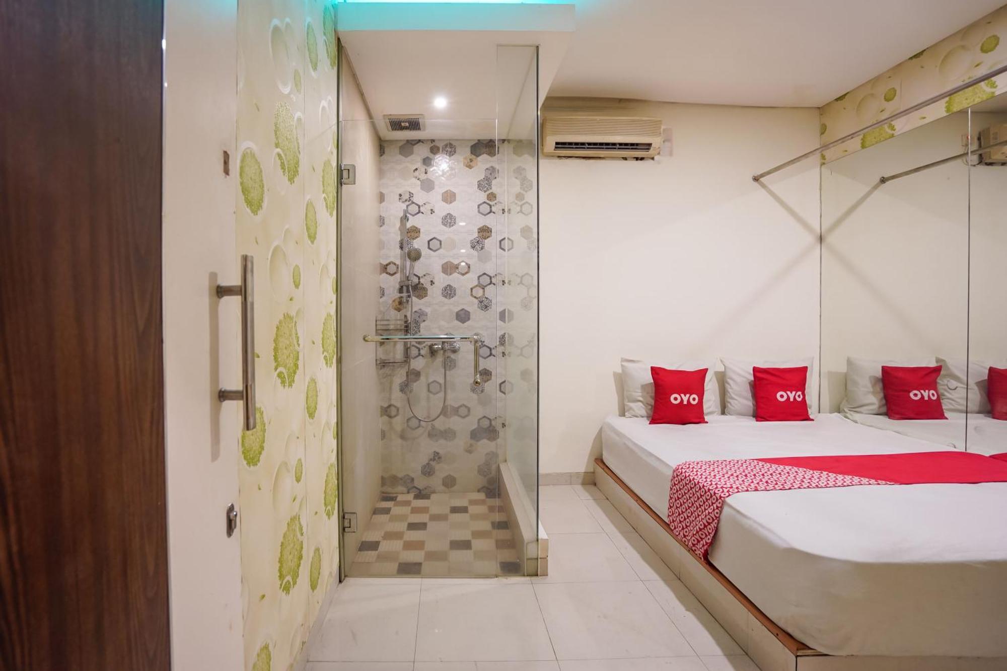 Super Oyo Capital O 92633 Spring Hotel Gubeng سورابايا المظهر الخارجي الصورة